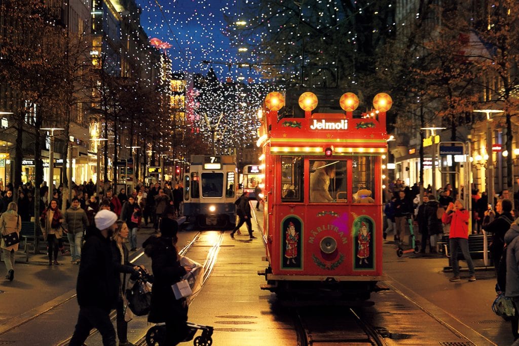 スイスのクリスマスマーケット チューリッヒの美しく洗練された街と国際的なマーケットをご案内