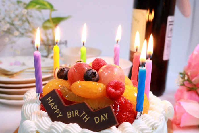 サプライズを専門にするアニーバーサリープランナーがおすすめする お誕生日サプライズアイデア！ホテルサプライズ バルーン装飾はアニプラバルーンへ