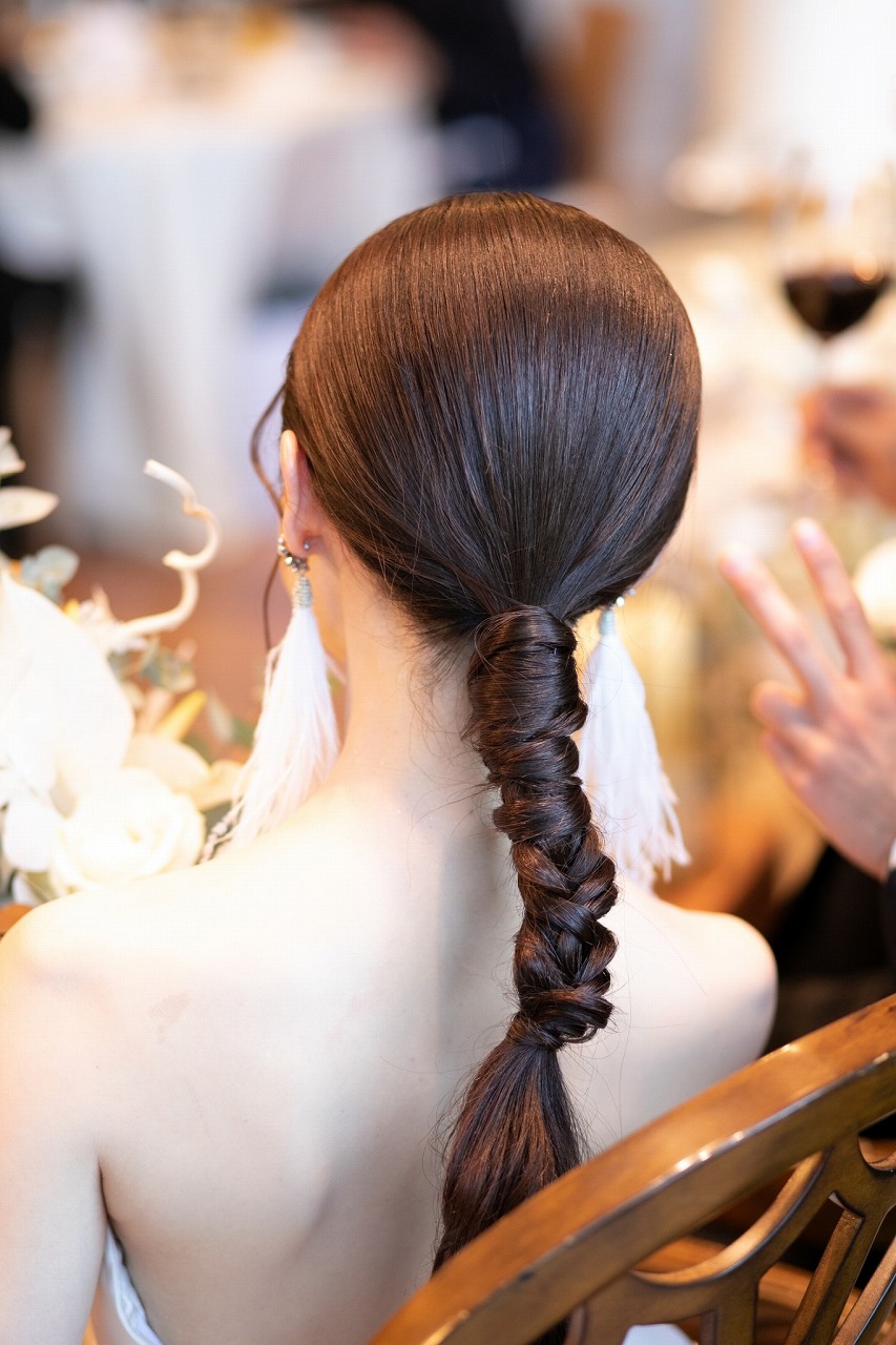 ローポニーテールのヘアアレンジ10選♡おしゃれ花嫁になれると大人気 今週のスタスナ omotte magazine fromANNIVERSAIRE記念日にまつわるマガジン