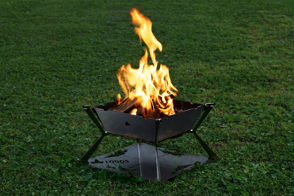 大きな窓付き！BOX型の多機能な焚き火台「LOGOS グレートたき火グリル」 が新発売！ – キャンプクエスト
