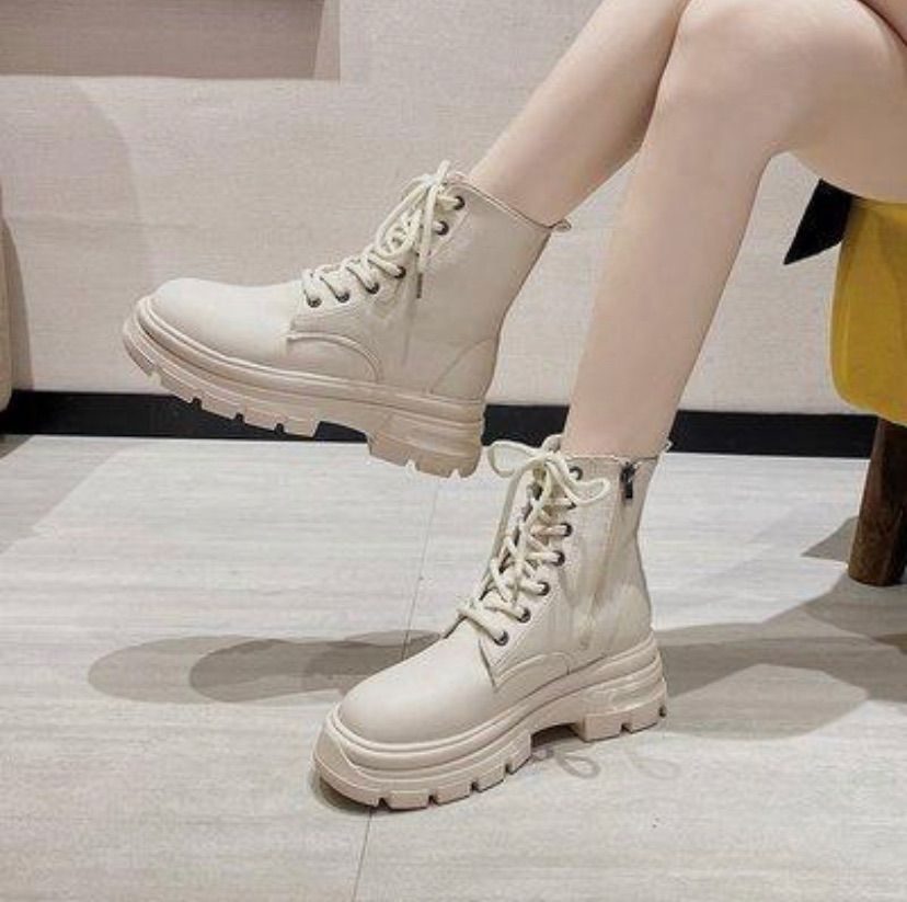 クリスマスプレゼントには靴をプレゼントしよう！おすすめの靴を具体的にご紹介します