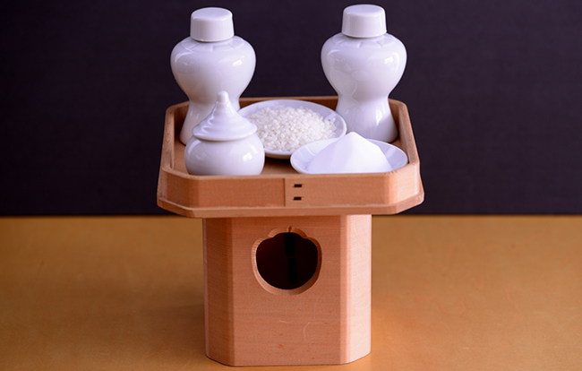 陶器製鏡餅と三宝セット 陶器 鏡餅 三宝 国産檜 経済的 エコ 瀬戸焼 白磁 素焼き マットな質感 かがみ餅 お正月飾り お鏡餅 お正月 元旦kagamimochi インテリアカタログギフト ギフトのくたにや