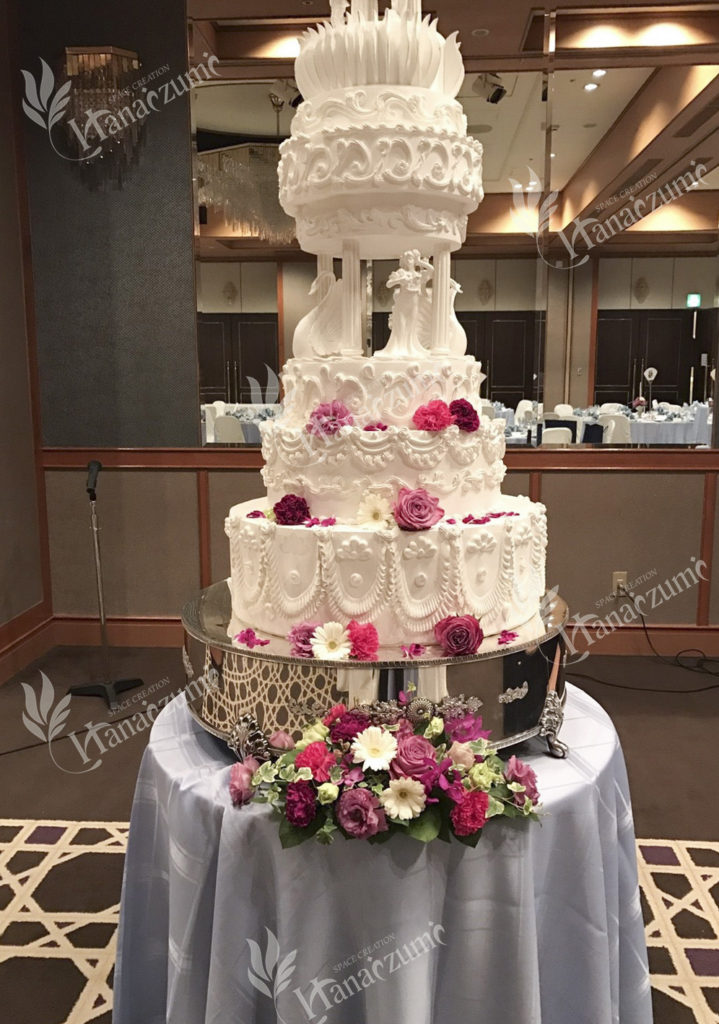 かすみ草を飾ったウェディングケーキ装花まとめmarry マリー