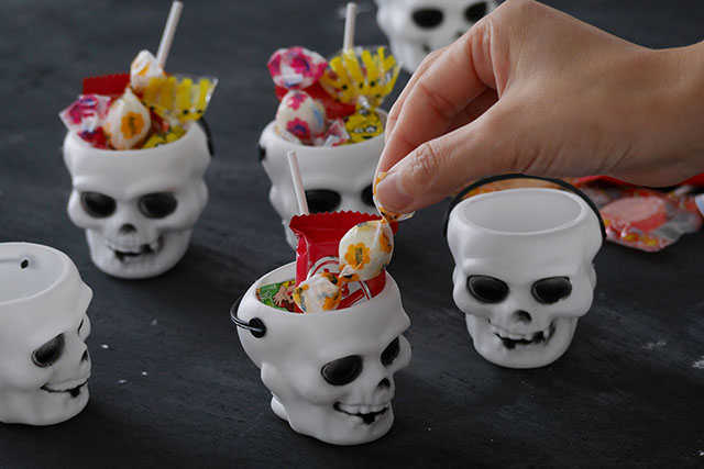 二度見されること間違いなし！ハロウィンのドッキリ☆手袋ラッピングたまひよ