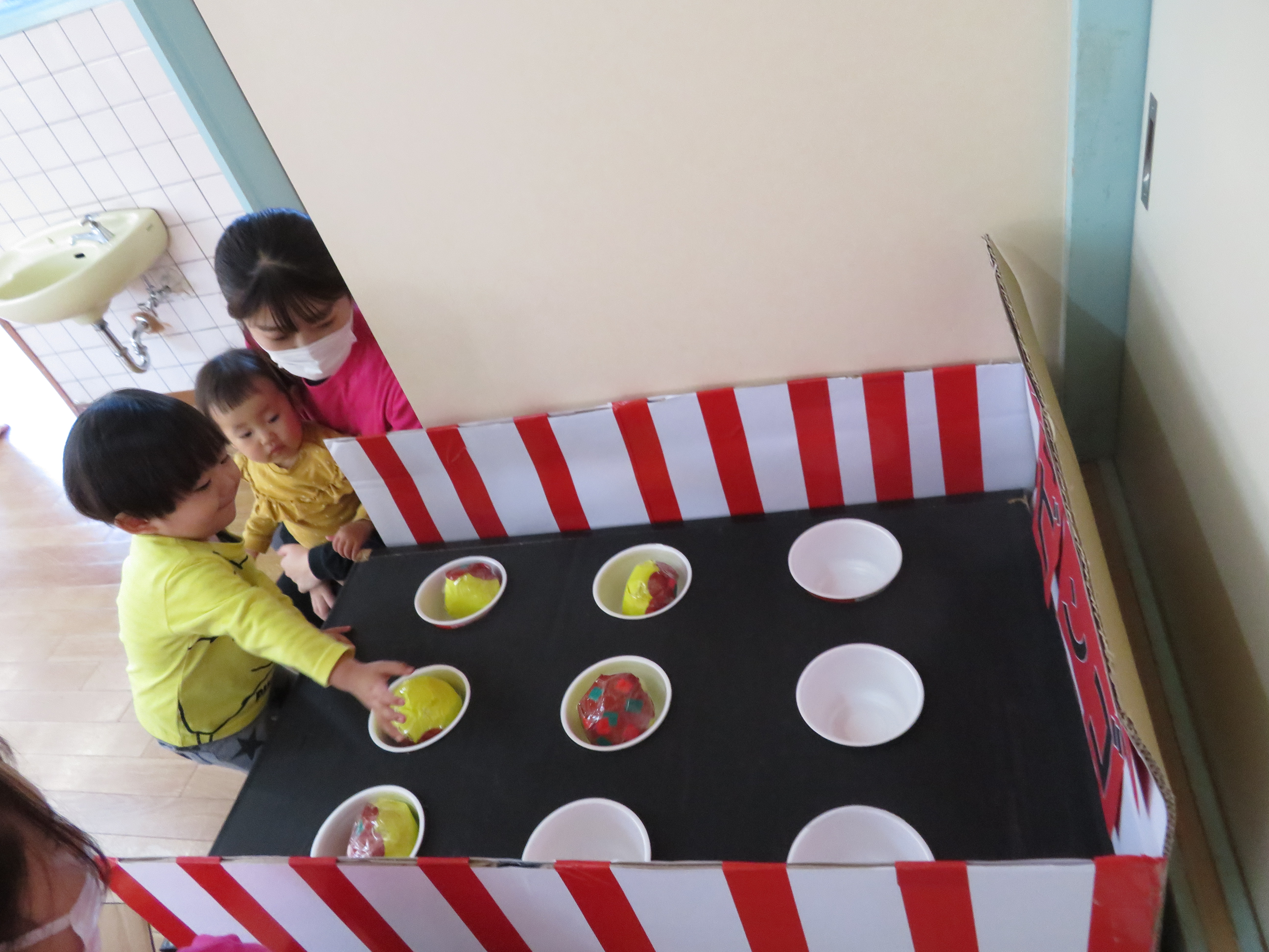 夏祭りの出し物特集 親子が喜ぶ! 光る工作キット４選 2025年最新版キッズイベントニュース子供向けイベント企画、キッズワークショップ運営株式会社ピコトン