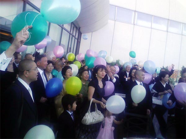 楽天市場 バルーンリリース 30本 結婚式 ウェディング 二次会 イベント 風船飛ばし 東京都心対象サービス スタンダードカラー Kawaii 港区中央区 品川区 目黒区 渋谷区 新宿区 千代田区 : バルーン電報のユーバルーン