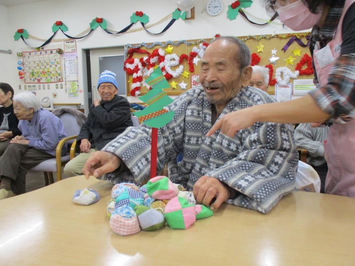 高齢者レク素材 クリスマス定番塗り絵介護レク広場～レク素材やレクネタ 企画書 の無料ダウンロード