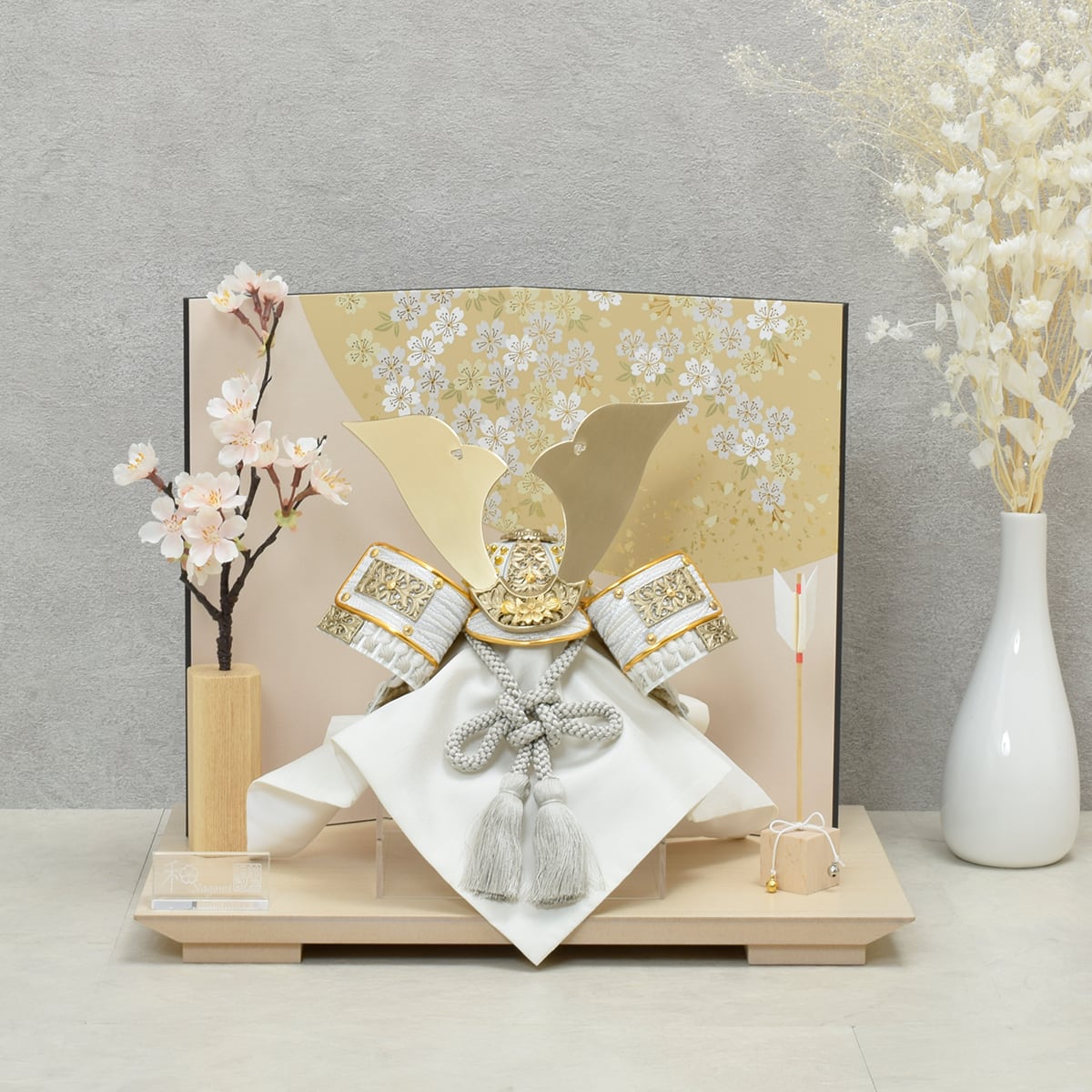 鯉のぼり 木製 インテリア 天然木 木製鯉のぼり 五月人形 兜 初節句 5月5日 端午の節句 お祝い 男の子 卓上 コンパクト玄関 ミニ 北欧 木材ウォルナット オーク 無垢 天然素材 ギフト プレゼント 伊予市D01愛媛県伊予市ふるさと納税サイト「ふるなび」