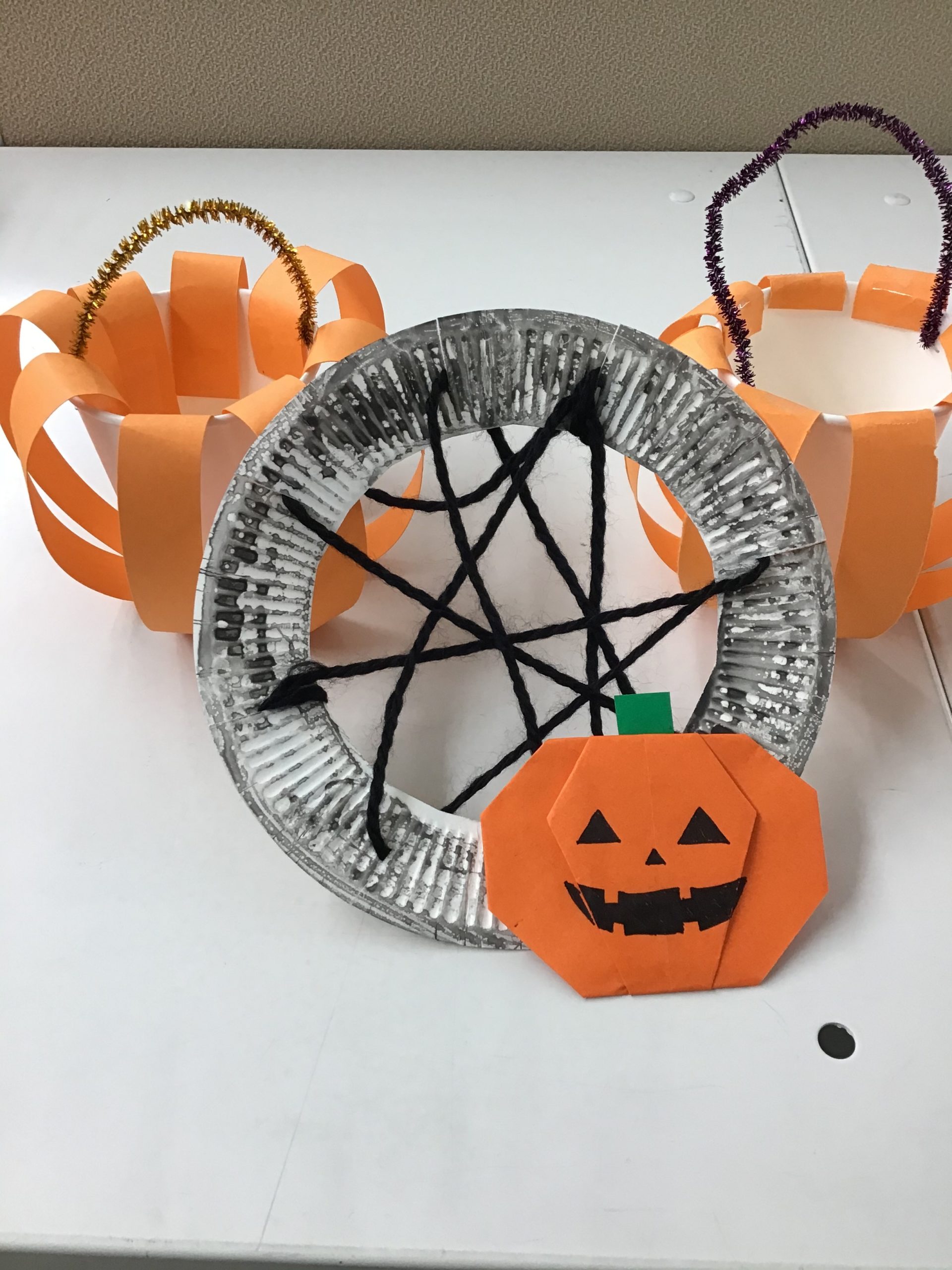 ハロウィン制作」と「棒体操」 - 静岡・箱根のグループホーム・介護付有料老人ホームを運営する「株式会社日本ケアクオリティ」