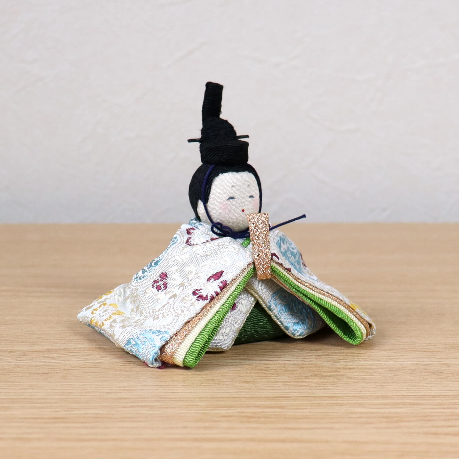 ちりめん細工五月しょうぶ飾り ゆらゆら 触って楽しい 和紙人形 おしゃれ コンパクト 手軽 収納お知らせ石川紙業株式会社
