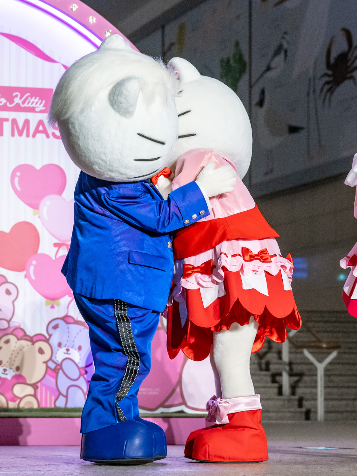 横浜・みなとみらいのクリスマスツリー点灯！2024年はキティやアナ雪、リンツチョコなどコラボツリー競演はまぴた