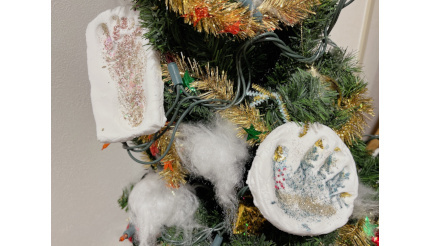 手形で作るクリスマスツリーＭＹ介護の広場