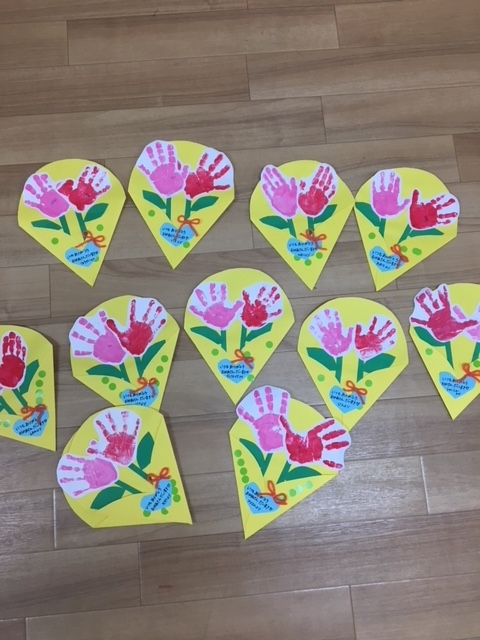 『母の日のカード➀』を作ったよ・作り方・3歳児・5歳児・手形・花束・製作❤︎How to make a card of Mother's Dayfor kids craft❤︎ 516