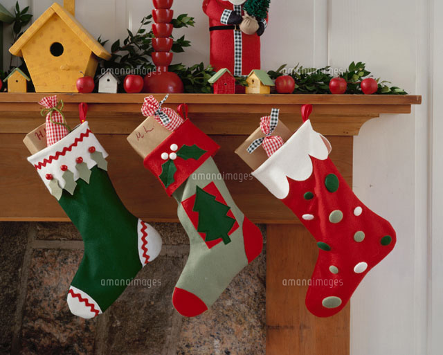 プレゼントがいっぱいのクリスマスツリーとクリスマスの靴下 イラスト フリー素材PSD無料ダウンロード - Pikbest