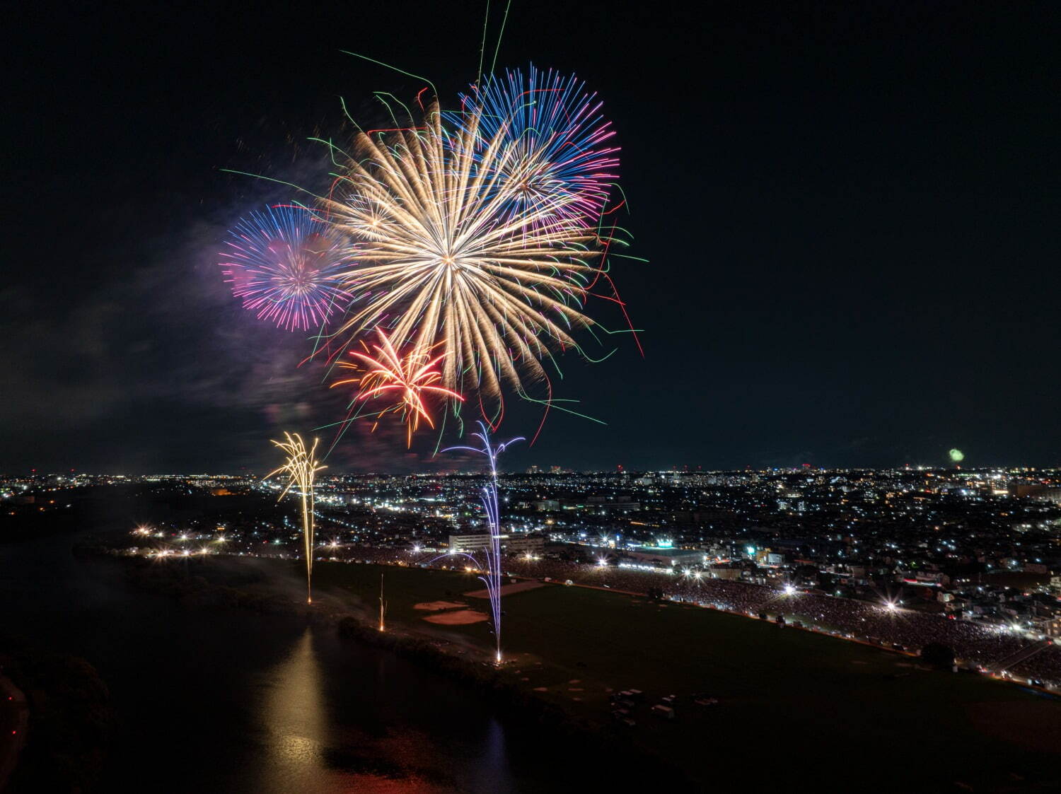 花火大会情報2025」関東・関西・九州ほか有名花火大会、日本三大花火も - ファッションプレス
