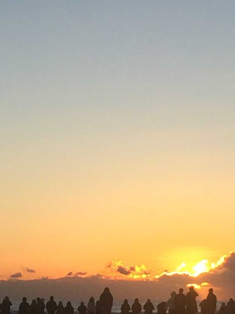 初日の出の待ち受け効果！金運や恋愛運アップの画像の位置・選び方も