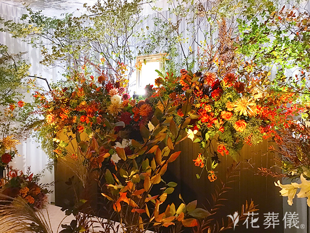 公式 葬儀に使われる 花 の種類をご紹介！供花、花環、枕花、献花 どう違う？ こころ斎苑葬儀・家族葬ならお任せ