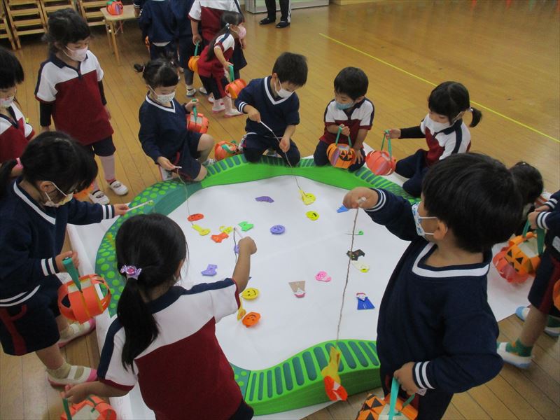 子供のハロウィンゲームハロウィン探し物ゲーム