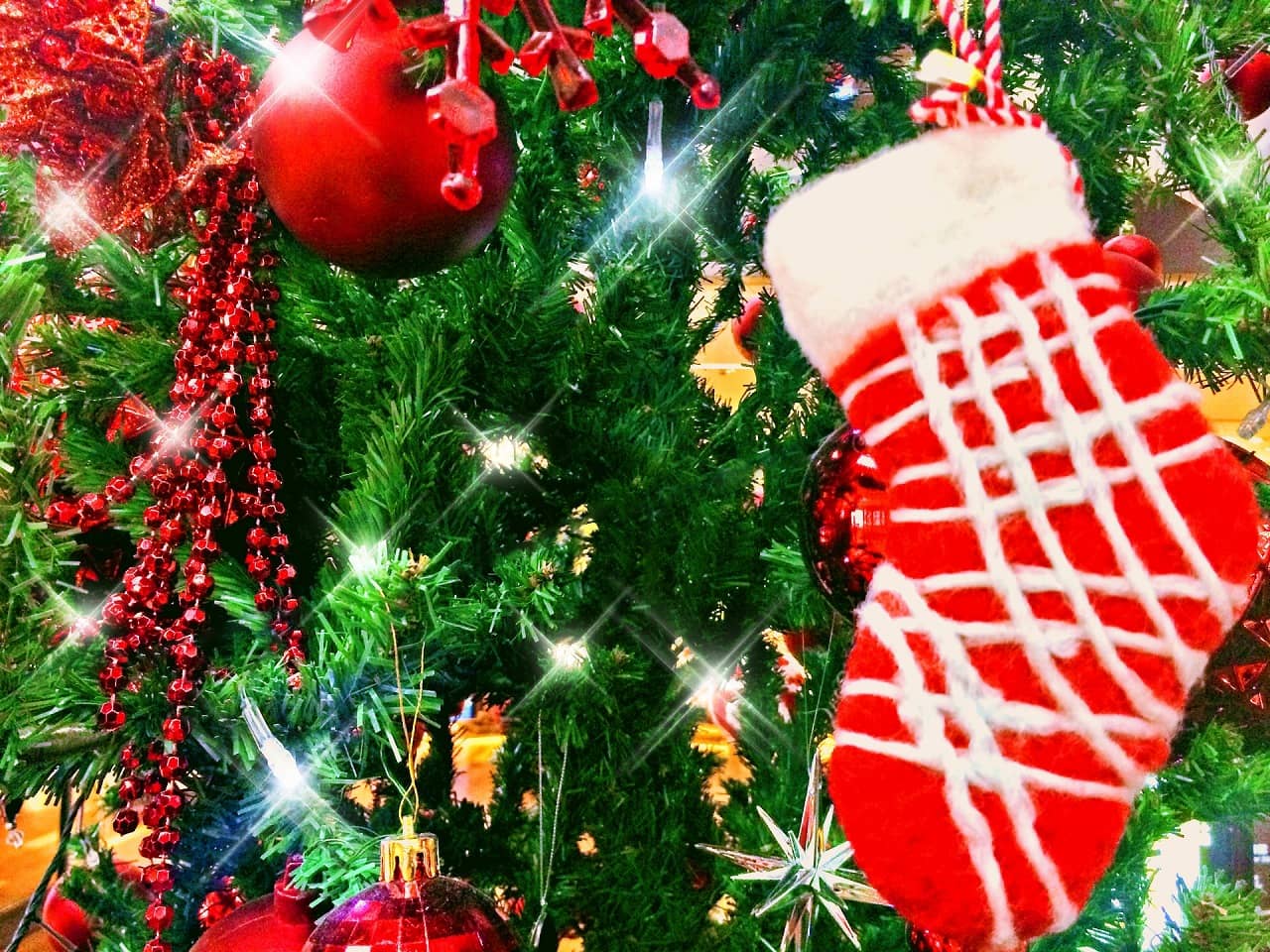 クリスマスプレゼントはなぜ靴下に入れる？小田急百貨店オンラインショッピング