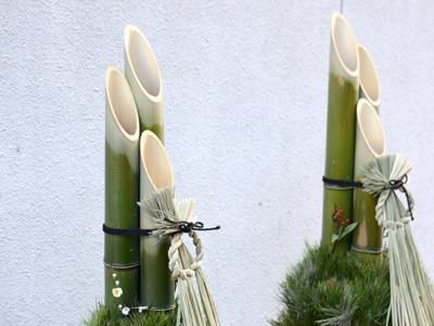 正月飾りの門松の出荷が最盛期 竹の周りに松の葉などを飾る作業に追われる 名古屋 - 名古屋テレビ メ～テレ