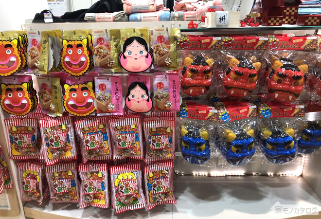DAISOの👹節分＆ひな祭り🎎 2階ダイソーでは、節分＆ひな祭りアイテムを販売しております😊 節分アイテムは、豆まき用のお豆や鬼のお面など👹ひな祭りアイテムは、人気の置き物やガーランドなどなど🎎 他にも、春アイテムを多数販売中です😆 春の花の造花や桜のネイル