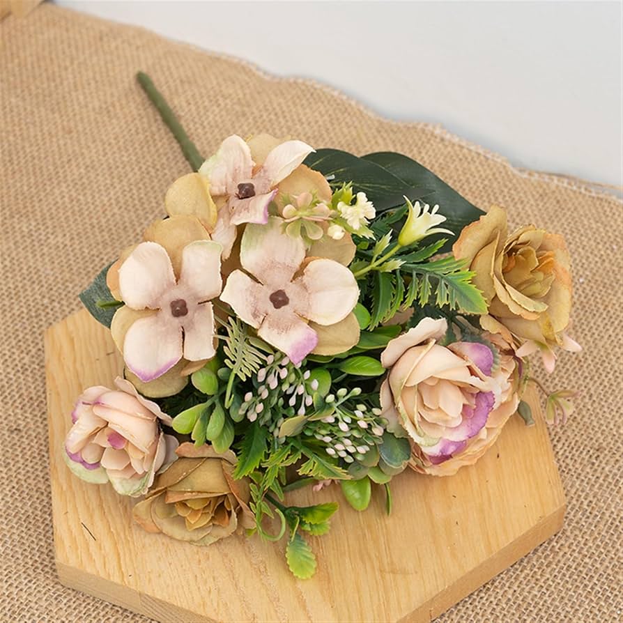 おしゃれなテーブル装花実例33選！コスパよく華やかに見せるアイデアも紹介結婚ラジオ結婚スタイルマガジン