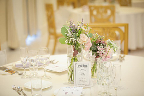 ネイビー&ブルーをテーマカラーに。結婚式のテーブルコーデ集花嫁ノート