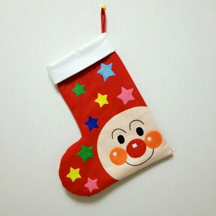 手作りのクリスマスの装飾 - フェルトのサンタブーツと木製の背景の上のクリスマス ツリーの写真素材・画像素材 Image 21395710