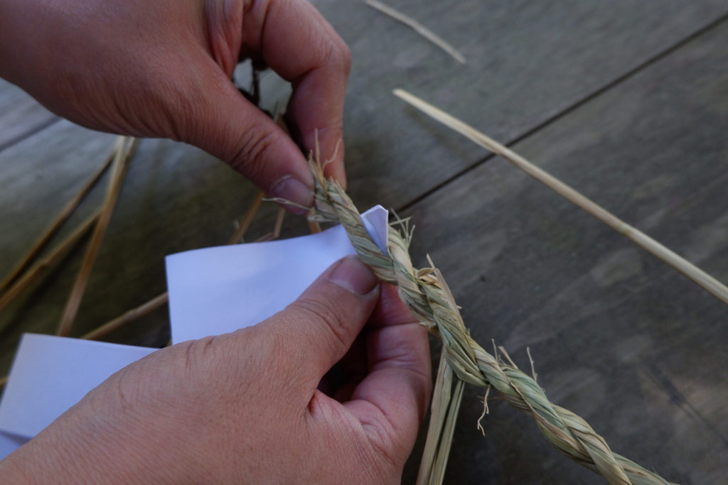 注連縄 しめなわ につける紙垂 しで の作り方紙問屋の通販 KAMIOL SHOP カミールショップ