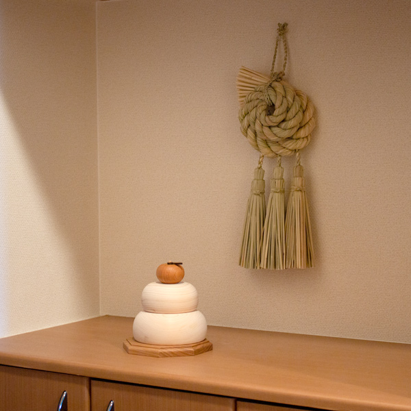 玄関にしめ飾りを飾って素敵な1年を迎えよう！気になるルールから種類まで解説