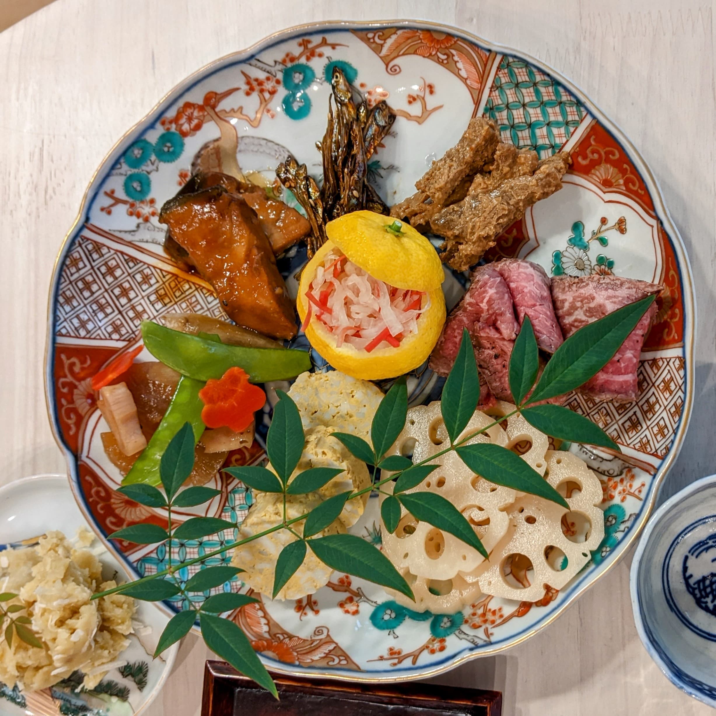 お正月料理は漆器を主役に！プロ直伝のおめでたいテーブルとレシピ