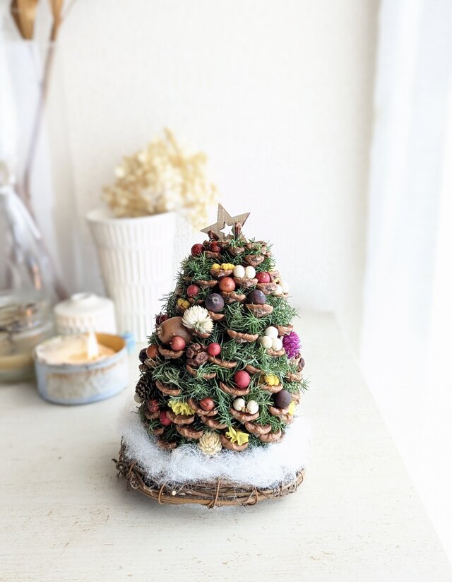 松ぼっくりツリー Ｌサイズ 松ぼっくり、ドライフラワー、プリザーブド加工のコニファーを使ったク