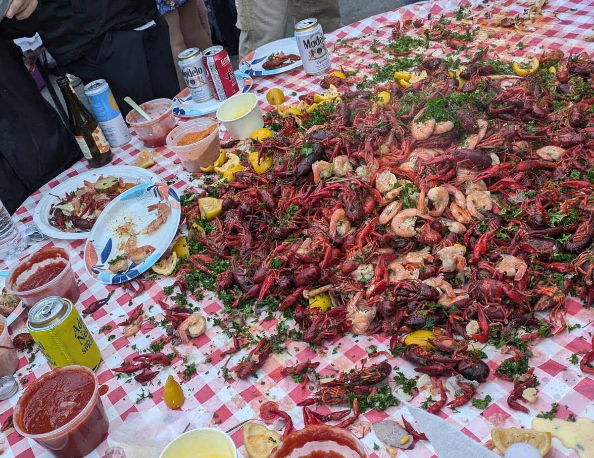 2016 5 22北海道・滝川市にある國學院大學北海道短期大学部においてテールゲートパーティ が開催されました。参加者30名。北海道の広い青空の下、朝採り山菜、各種ジンギスカン、パークゴルフやレクリエーションを楽しみました