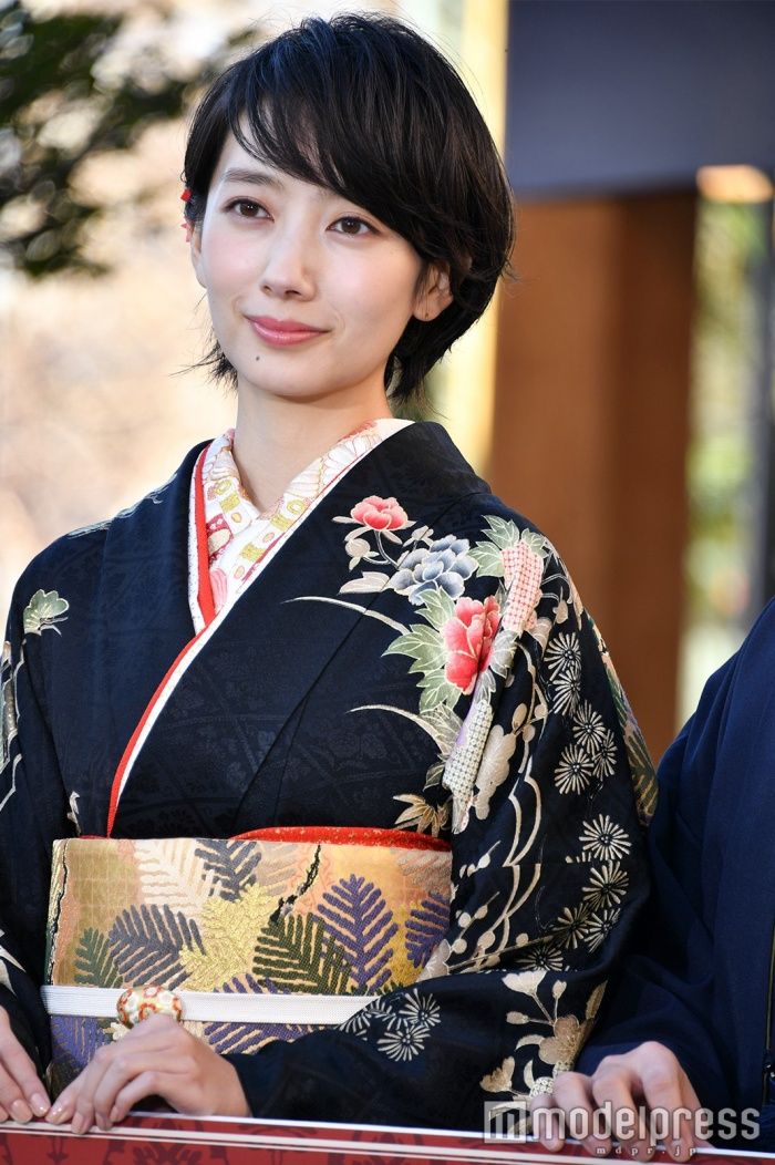 留袖に合う50代向けの髪型10選！ショートヘアの母親にピッタリのアレンジもご紹介結婚ラジオ結婚スタイルマガジン