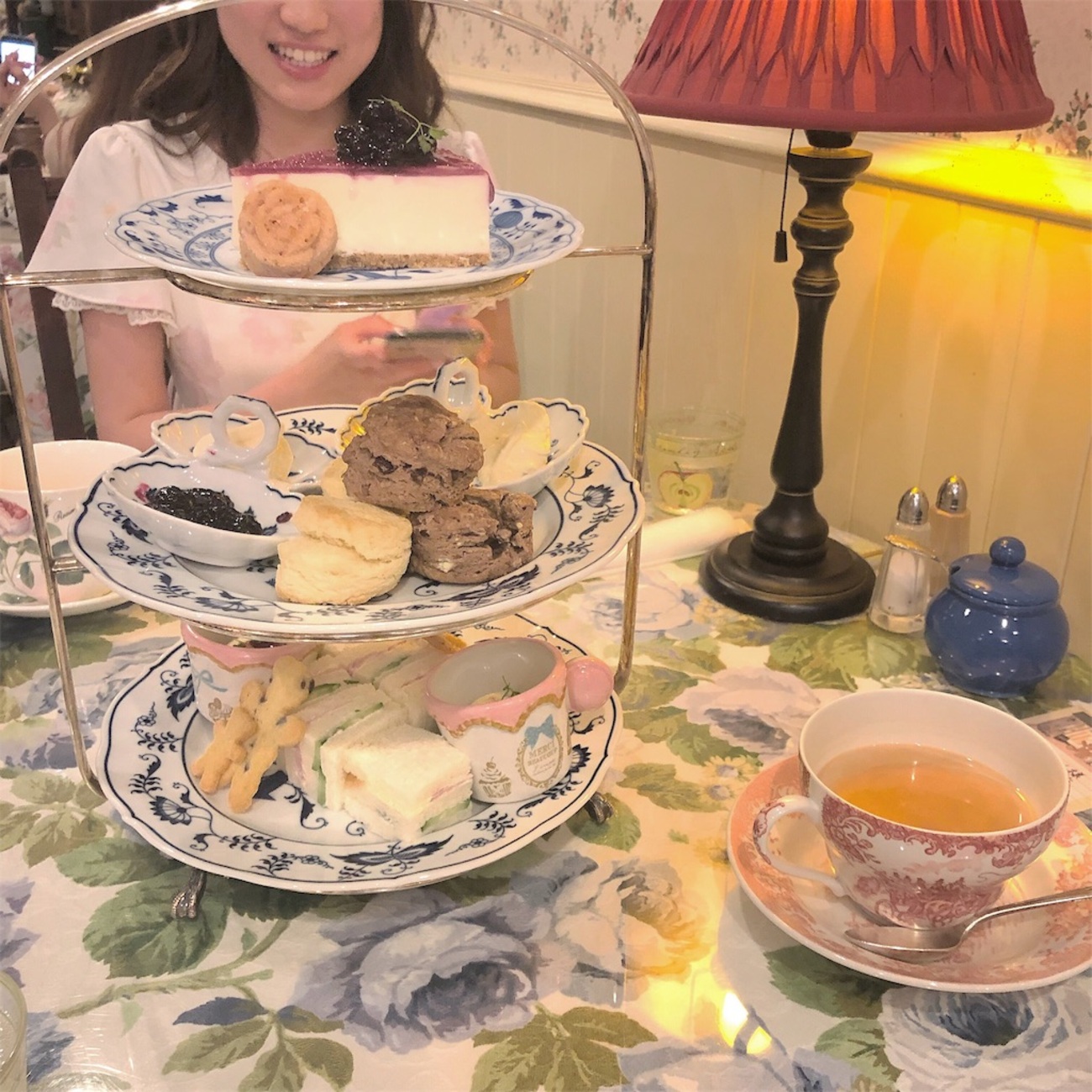 大阪のオールドローズガーデンで楽しむアフタヌーンティーセットTikTok