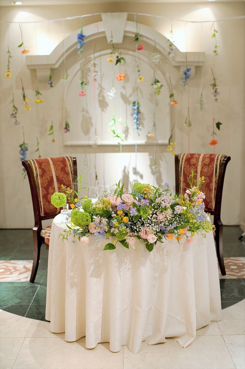 結婚式のテーブル装花を安くても素敵に見せる技！花以外を使った方法もprecious wedding