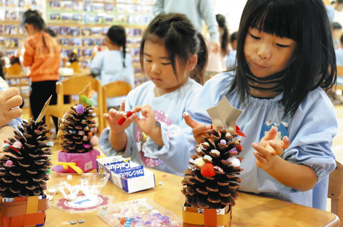 実際に入って遊べるクリスマスツリーハウス製作アイデア男性保育士あつみ先生の保育日誌 おすすめ絵本と制作アイデア