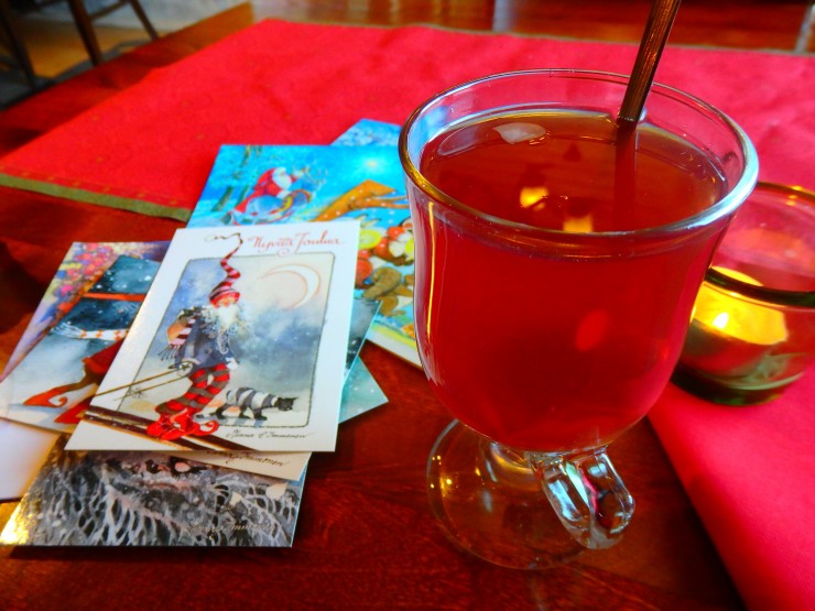 サンタクロース事務局から サンタクロース村をちょこっとご紹介です🎄✨ サンタクロース村 は、北欧フィンランドの北部・ラップランド地方の主要都市ロヴァニエミ市内にサンタクロース村があります🎅 そこはオーロラが美しく輝く、自然の多い村です🍀サンタクロース事務局