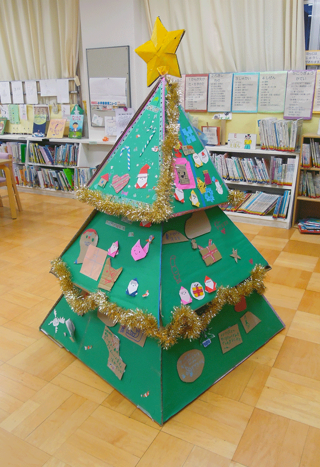 手作りのクリスマスツリー完成！デイサービス 制作作品ぴかぴかピアのレク生活 制作活動日記