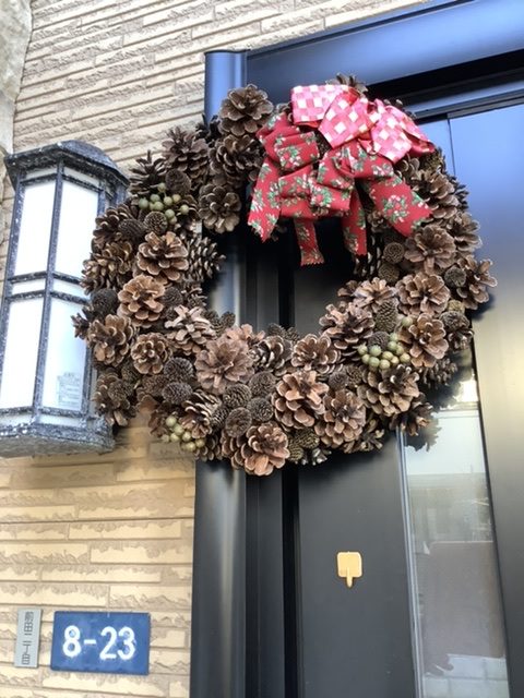 まつぼっくりのナチュラルリースゴールド クリスマス ウォールデコ 飾り ナチュラルインテリア 北欧 雑貨屋雑貨店 Pushuke