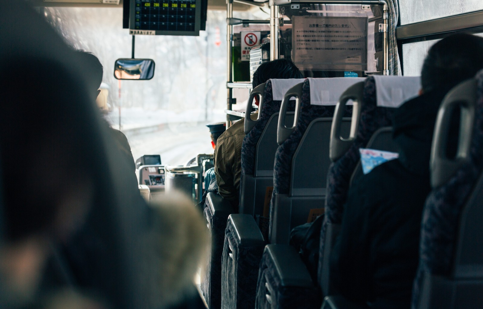 現役バスガイドおすすめのバスレク35選！定番レクや世代別で楽しめるレクを紹介貸切バス予約.com