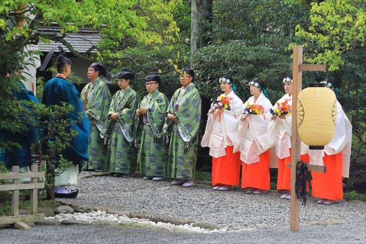 鶴岡八幡宮 ぼんぼり祭 2024年400個のぼんぼりが参道に飾られ 鎌倉の夜が幻想的に彩られる4日間神奈川県鎌倉市いこーよとりっぷ