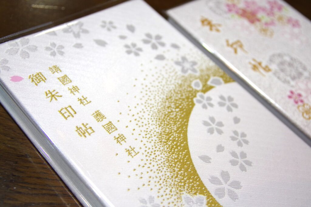 滋賀県護国神社 彦根城前 の3種類の御朱印紹介井伊家の兜印がカッコいい開運戦隊ゴシュインジャ