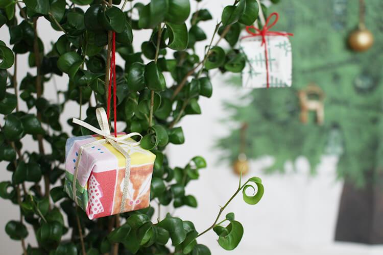 12月 3分折り紙オーナメント プレゼントボックスの折り方・作り方動画 壁面制作や介護レクに⭐簡単な平面タイプの作り方動画⭐1枚でできる⭐リボン付き⭐ クリスマス飾りにも使える⭐音声解説付きOrigami Present Box Christmasshigeyuki.net