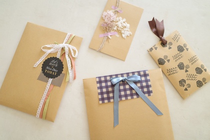 男性へのラッピングにおすすめ！タグを使ったラッピングアイデア テンプレート付紙袋とラッピングのパックマート 公式通販サイト PACK MARTby bellbe