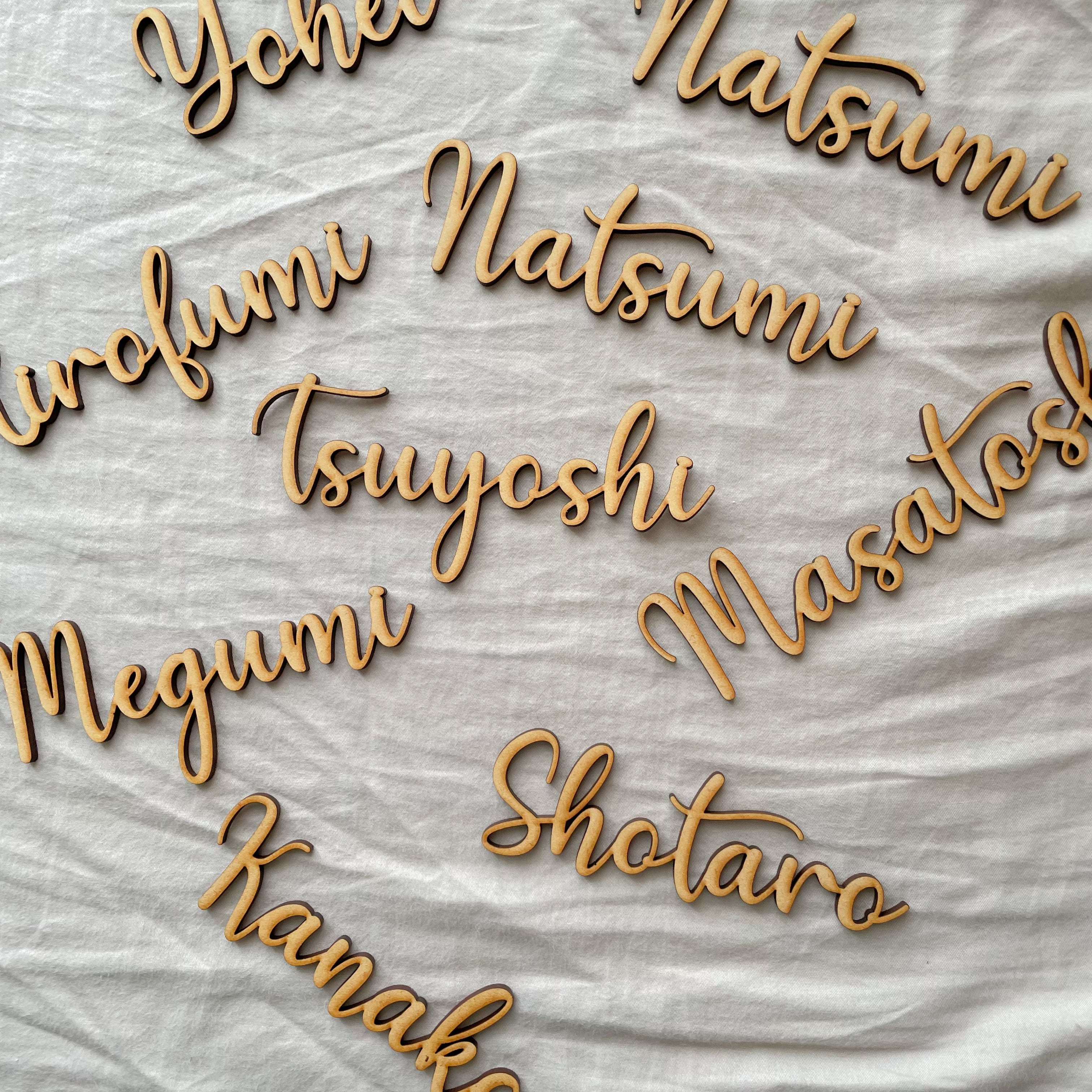 トレンド異素材席札 結婚式のコーディネートがグッとおしゃれになる「席次表・メニュー・席札セット」を販売いたします株式会社エーキューブのプレスリリース