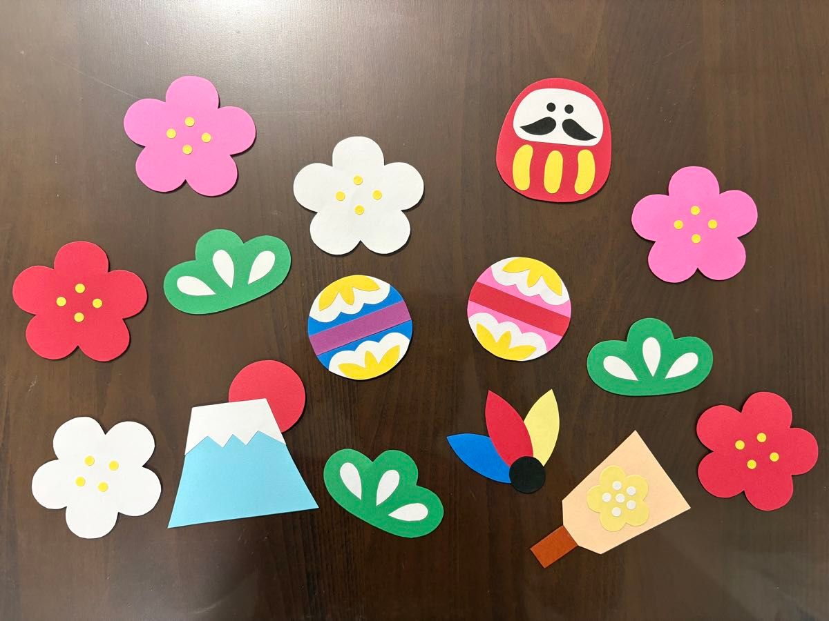 1月の壁面装飾「しめ縄」－紙で作るお正月飾り