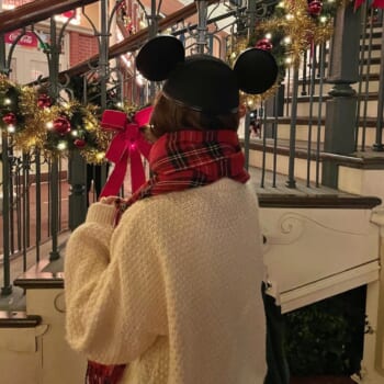 写真58 60ダッフィー＆フレンズ“冬コーデ”ぬいぐるみやクリスマスのカチューシャ、東京ディズニーシーで - ファッションプレス