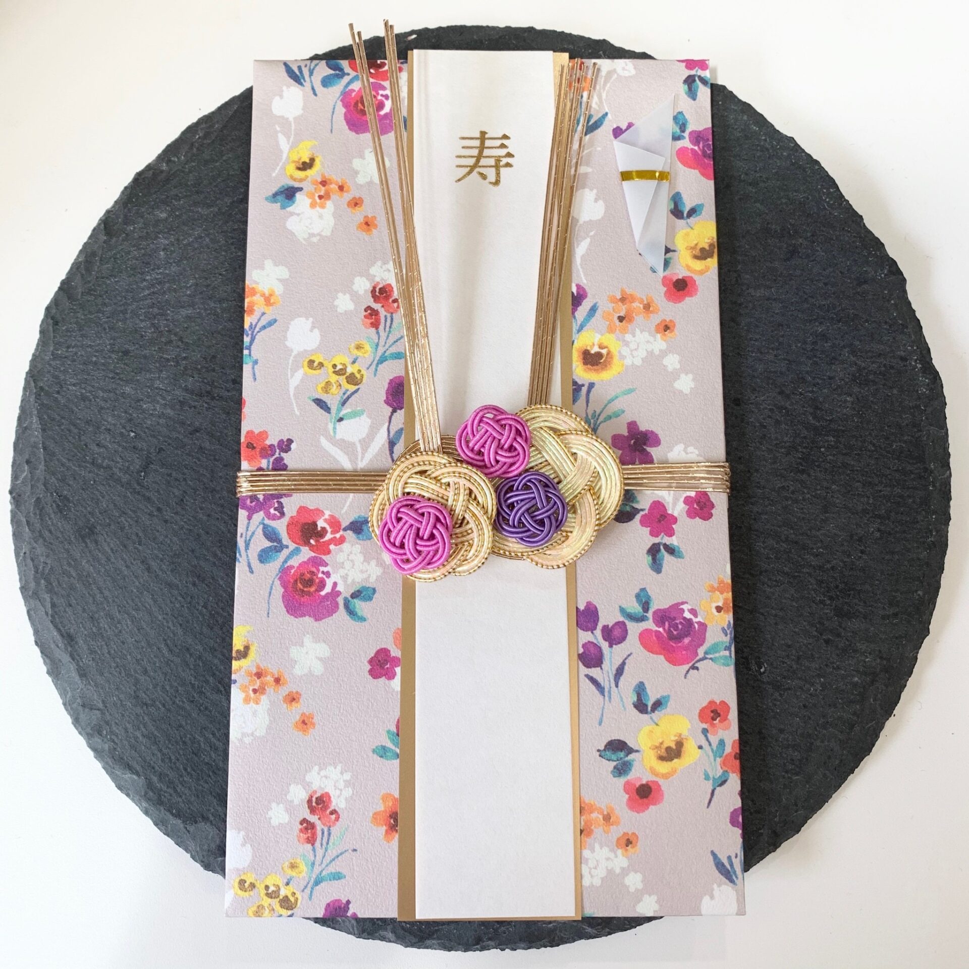 結婚式のご祝儀袋の基本マナーを徹底解説！選び方、書き方、包み方、相場まで結婚式・二次会のゲスト向け！お呼ばれ情報サイト