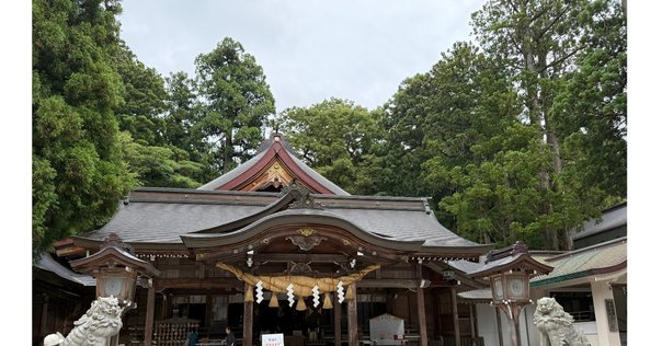 七夕風鈴祭りは７月21日祝日まで。屋台は１８日金曜日までです。「七夕限定切り絵御朱印」「金の風鈴と金の日付の御朱印」共にのこりわずかとなりました。夏詣の巳年御朱印を授与しまております。 ※期間内でもなくなり次第終了、紙のみのお渡しとなります。夏詣の期間は